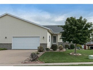 606 Hillview Dr, Fairfax, IA 52228