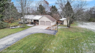 292 Norlynn Dr, Howell, MI 48843