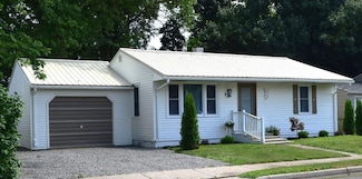106 Vinewood Ave, Sturgis, MI 49091