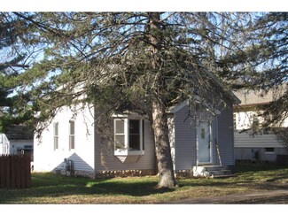 208 6th St, Moose Lake, MN 55767