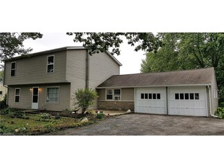 12833 Saint James Dr, Mantua, OH 44255