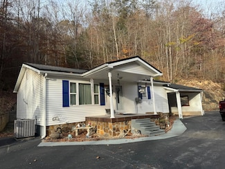 547 Upper River Caney Rd, Lost Creek, KY 41348