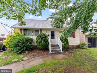 818 W Evesham Rd, Glendora, NJ 08029
