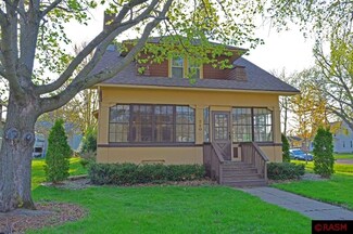 710 2nd Ave SW, Wells, MN 56097