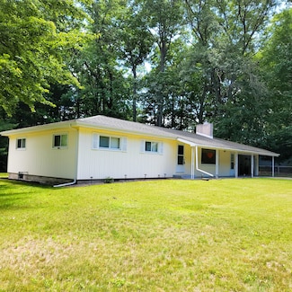 202 Maple Grove Ave, Prudenville, MI 48651