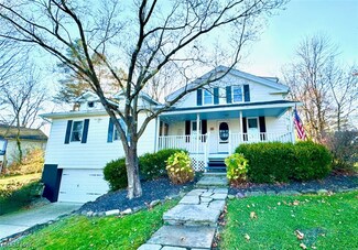 263 N Cleveland St, Chagrin Falls, OH 44022