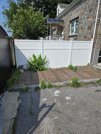 18 Roosevelt St, Yonkers, NY 10701