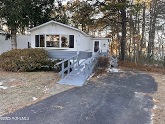 5 Eagle Ct, Whiting, NJ 08759