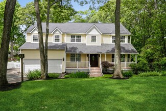 30 Lawrence Rd, Kings Park, NY 11754