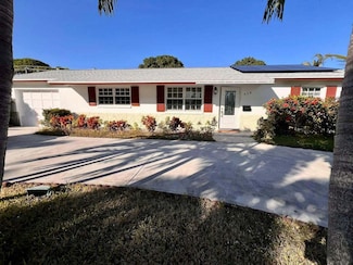 428 Alemeda Dr, Palm Springs, FL 33461