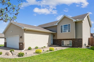 872 Newport Ave, Shakopee, MN 55379