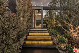 1632 Stradella Rd, Los Angeles, CA 90077