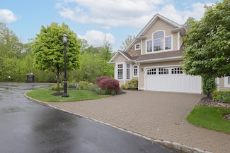 68 Michael Roberts Ct Unit 4, Pearl River, NY 10965