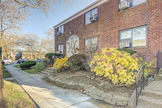 216-76 68th Ave Unit 26-119, Oakland Gardens, NY 11364