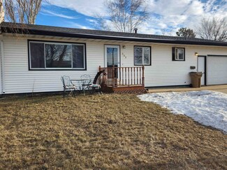 908 24th Ave NW, Minot, ND 58703