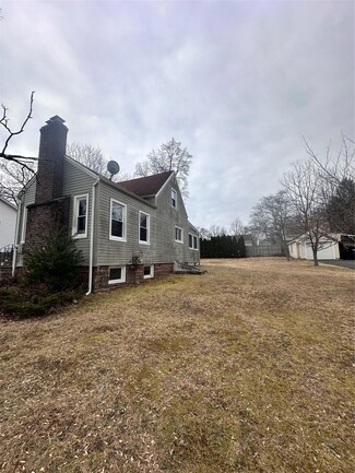 35 Lindbergh Ln, New City, NY 10956