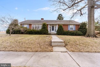 412 S 7th St, Chambersburg, PA 17201