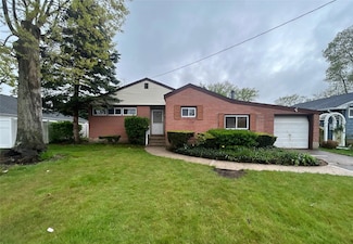 224 Oconnell St, Massapequa Park, NY 11762