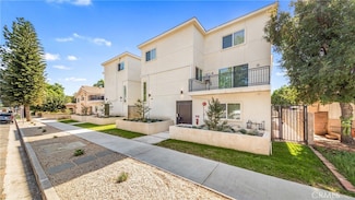 17158 Chatsworth St Unit 4, Granada Hills, CA 91344