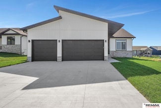 1621 W Trout Dr, Lincoln, NE 68521