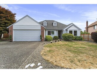 12840 SE Regency View St, Happy Valley, OR 97086