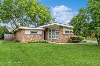 2302 Robincrest Ln, Glenview, IL 60025