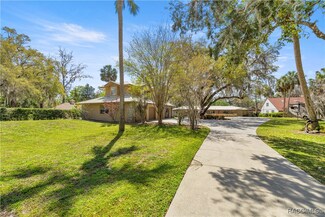 4817 Riverside Dr, Yankeetown, FL 34498
