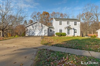 5747 Grand Oaks Dr NE, Comstock Park, MI 49321