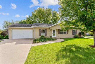 100 Crestview Dr, West Branch, IA 52358