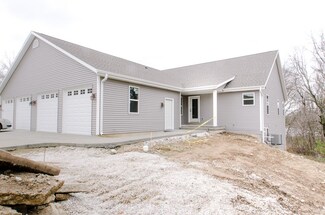 321 Creekside Ct, Watertown, WI 53098