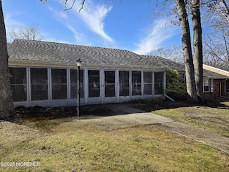 65 Dorchester Dr, Lakewood, NJ 08701