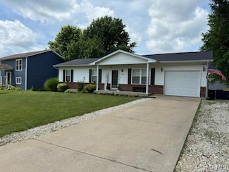 2255 Columbus Cir, Warrenton, MO 63383