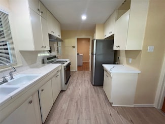 4046 Woodfin St, Houston, TX 77025