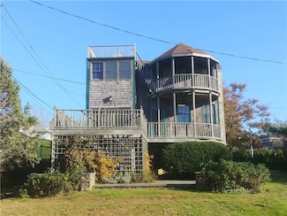 225 Coggeshall Ave, Newport, RI 02840