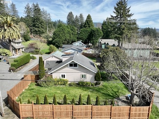 808 Pioneer Rd, Brookings, OR 97415