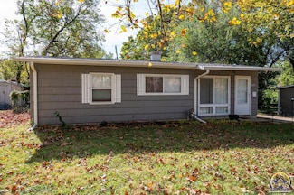 909 SW 31st St, Topeka, KS 66611