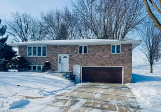1793 Glenwood Ct, Dubuque, IA 52002