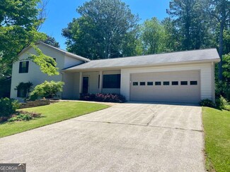 1028 Gate Post Ln, Lawrenceville, GA 30044