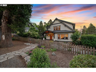 785 3rd St, Lake Oswego, OR 97034