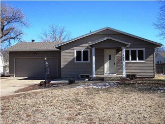 230 S 2nd St, Clearwater, KS 67026