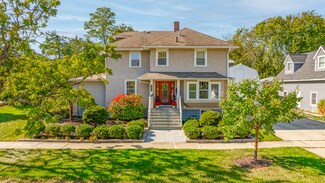 802 Chicago Ave, Downers Grove, IL 60515