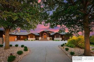 9808 Garvin Rd, Omaha, NE 68122