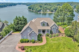 220 Village Ln, Moneta, VA 24121