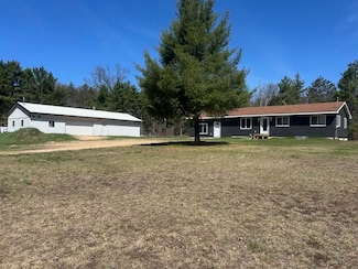 15477 Oak Dr SE, Grayling, MI 49738