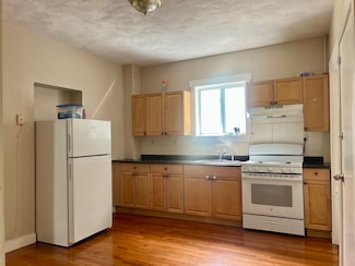 11 Hutchinsons Ct Unit 2, Lynn, MA 01902