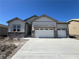4612 SW Robinson Dr, Lee's Summit, MO 64083