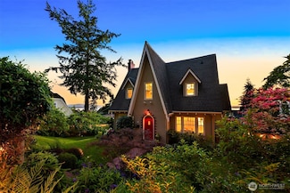 251 N Garden St, Bellingham, WA 98225