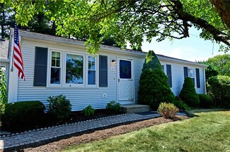 3 Morningside Dr, West Warwick, RI 02893