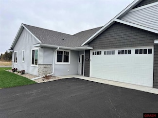 3104 3104 Bassett Dr, Mankato, MN 56001