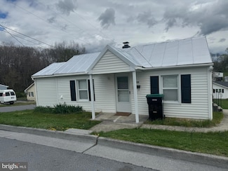 430 W High St, Woodstock, VA 22664